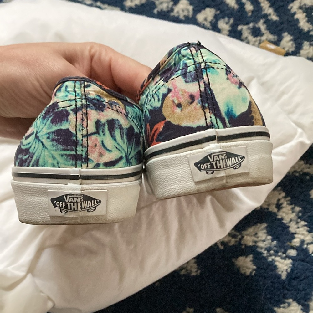Vans - Picture 6 of 8